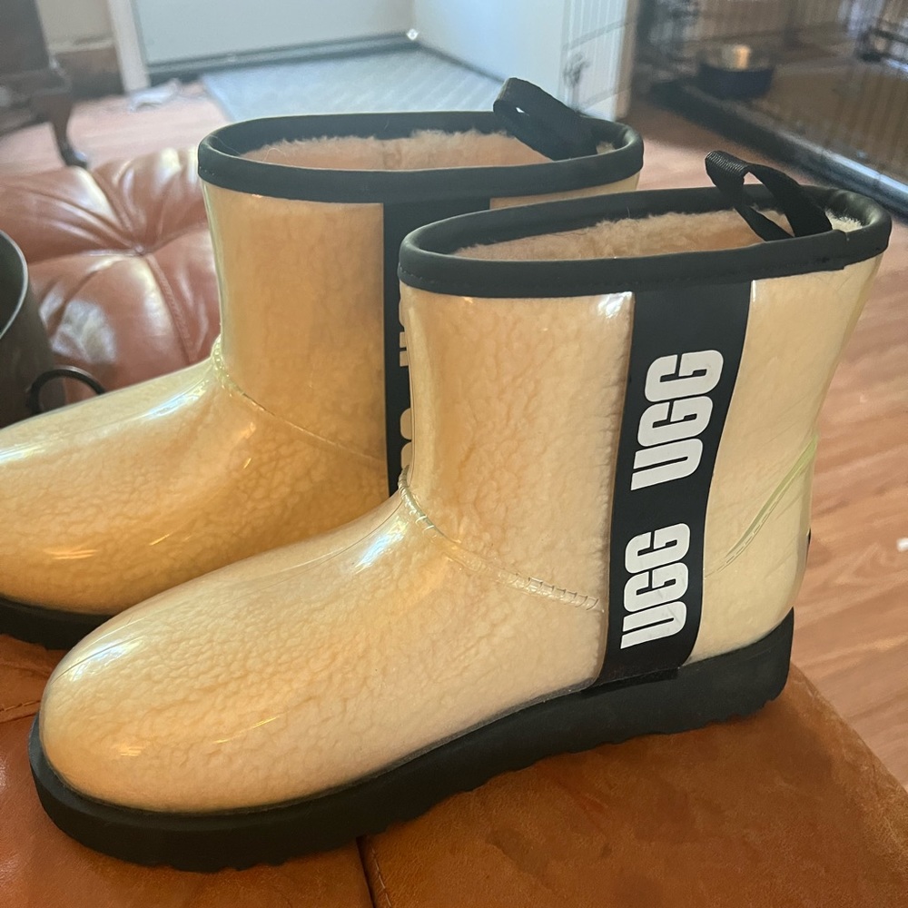 Women’s Ugg boots classic mini clear